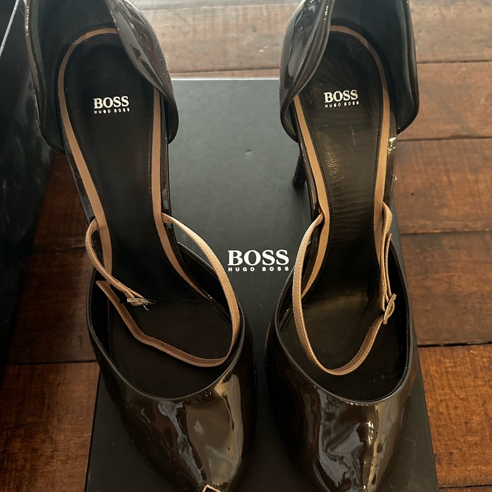 HUGO BOSS Women's subtle Glossy Heels